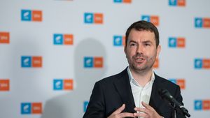 Drulă, întrebat dacă USR va susţine o nouă candidatură a lui Nicuşor Dan: Este încă devreme şi este o decizie pe care o iau împreună cu colegii mei din partid/ În niciun caz nu lăsăm Bucureştiul pe mână Gabrielei Firea, din nou