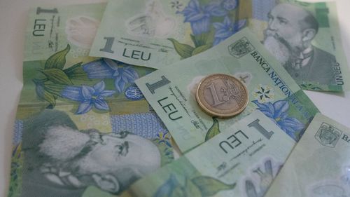 Guvernul propune o majorare a salariului minim la 3.700 lei, de la 1 iulie 2024 / Sindicatele au propus creștere la 3.800 lei din martie, în timp ce patronatele vor o majorare treptată la 3.700 lei până la 1 ianuarie 2025