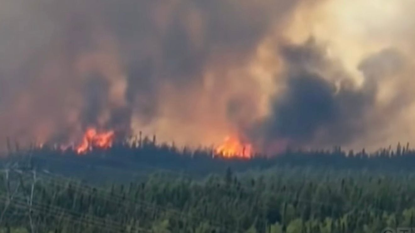 Incendii forestiere în Canada/ Evacuări în Marele Nord canadian, în urma unui incendiu forestier care arde de săptămâni întregi în această regiune