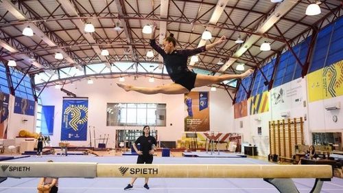 JO: Gimnasta Larisa Iordache a reluat antrenamentele pentru finala la bârnă, după accidentarea din calificări