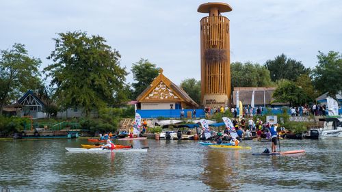 Maratonul internațional de vâslit „Delta lui Ivan” a început la Tulcea: peste 40 km pe Dunăre în două zile, între sportivi și pasionați ai naturii