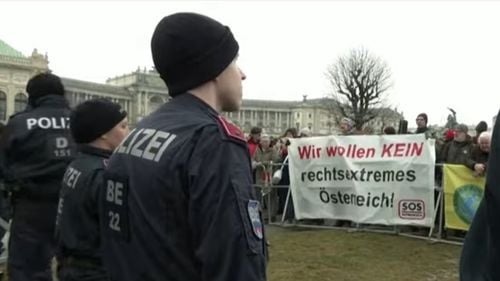 Zeci de mii de oameni manifestează în Austria împotriva preluării puterii de către extrema dreaptă