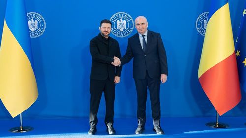 Zelenski și Bolojan au discutat despre proiectele de cooperare în domeniile militar, economic, energetic şi al transporturilor / Guvernul: Președintele Ucrainei a dat asigurări că nicio școală din comunitățile românești nu va fi închisă