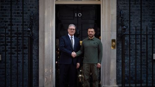 Premierul britanic Keir Starmer insistă că Ucraina ar trebui să adere la NATO după ce Trump a respins ideea / Starmer afirmă că susținerea „căii ireversibile” a Ucrainei către aderarea la NATO rămâne o politică britanică