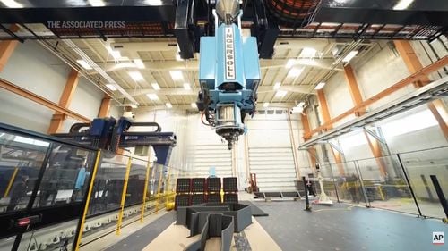 Cea mai mare imprimantă 3D din lume, capabilă de a construi o casă, inaugurată în SUA