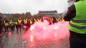 Mobilizare slabă a ”vestelor galbene”: doar 4.000 de protestatari sâmbătă la Paris, față de 8.000 de jandarmi și polițiști