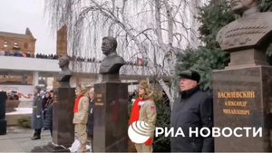 VIDEO În plin război în Ucraina, Rusia dezvelește un nou bust al lui Stalin pentru a comemora victoria sovietică împotriva Germaniei naziste