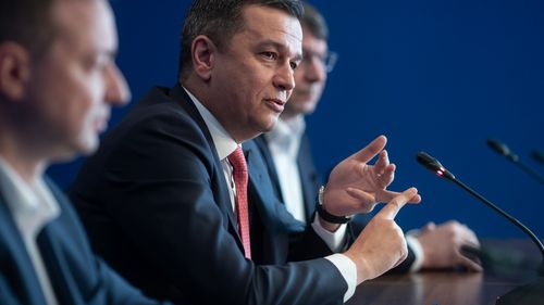 Grindeanu: Astăzi au fost transmise spre SEAP, pentru validare, documentaţiile pentru primele 3 loturi ale tronsonului de cale ferată Craiova-Drobeta Turnu Severin-Caransebeș /  Are o lungime totală de aproape 226 km