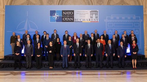 Şeful diplomaţiei spaniole, Jose Manuel Albares, testat pozitiv la COVID după ce a participat la reuniuni OSCE în Polonia şi NATO în România