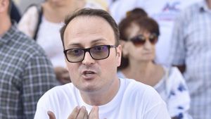 Candidații la alegerile prezidențiale au cheltuit în total peste 70 de milioane de lei în campanie / Cei care au obținut peste 3% din voturi își vor primi banii înapoi de la stat. Câți bani au pierdut Cumpănașu și candidata lui Voiculescu