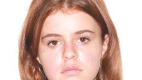 Poliţiştii suceveni caută o fată de 15 ani, din comuna Mălini, care joi a plecat la şcoală şi nu s-a mai întors acasă