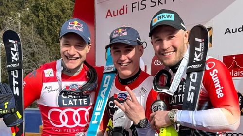 VIDEO Franjo Von Allmen câștigă coborârea din Cupa Mondială de la Crans-Montana. Elveția reușește o triplă