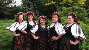 Localnicii din satul Crihalma (Brașov) vor ca dansul Fecioreasca fetelor să intre în patrimoniul UNESCO / ”În timpul Primului Război Mondial, femeile, ca să-și umple timpul, au început să imite jocul fecioresc al bărbaților”