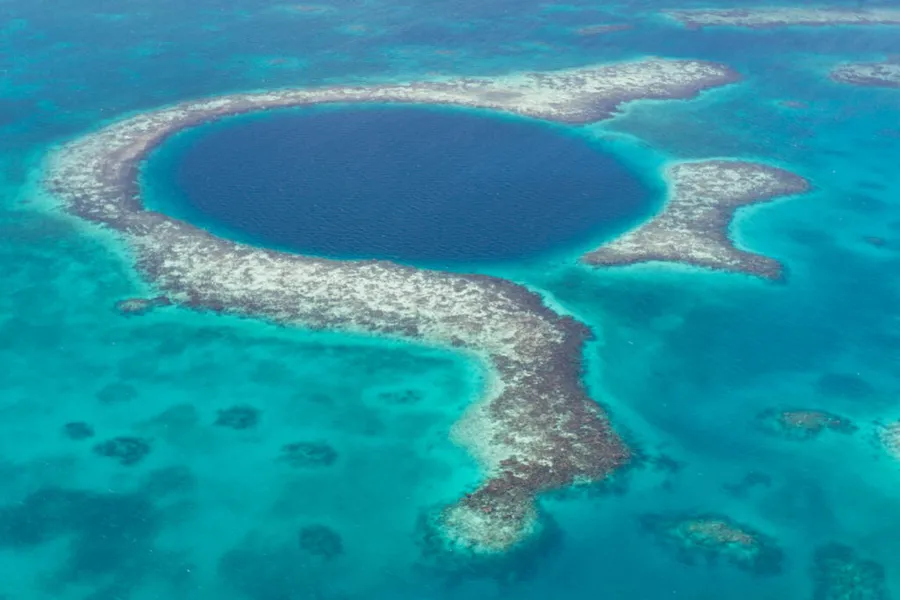 Great blue hole-Marea gaura albastra-Belize