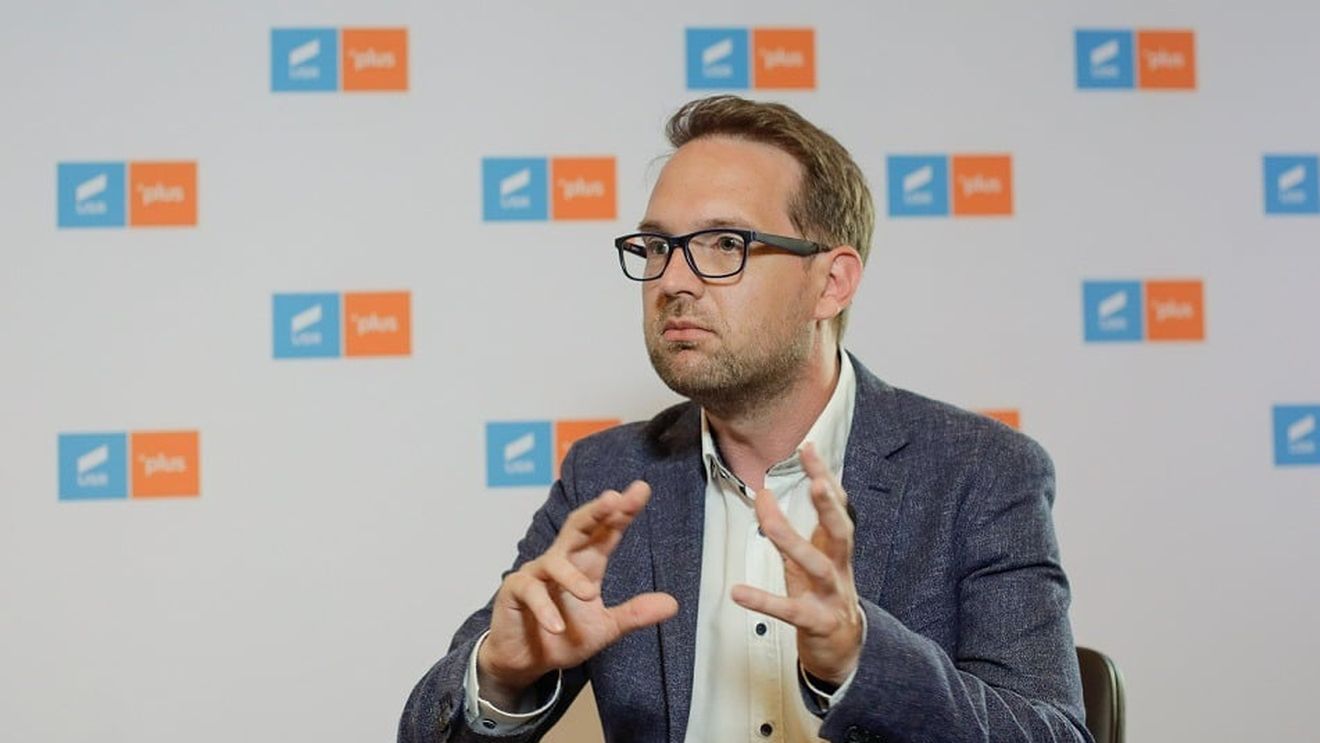 VIDEO INTERVIU Cine este neamțul născut și crescut în Germania care candidează la primăria Timișoarei / Dominic Fritz: Robu este un primar care a promis foarte multe și a făcut foarte puțin