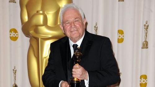 Scenaristul premiat cu Oscar pentru "Discursul regelui" a murit la 86 de ani / The King's Speech spune povestea regelui George VI şi subita lui urcare pe tronul britanic în 1936