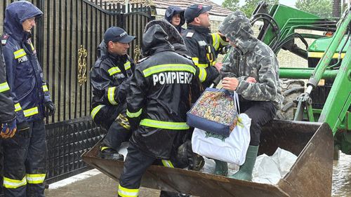 Raed Arafat: Nu avem nicio persoană care a fost dispărută sau victimă a acestor inundaţii / Evacuările au fost extrem de importante, majoritatea populaţiei a colaborat, au fost puţini care au refuzat, pe semnătură/ Precizări privind două persoane găsite moarte