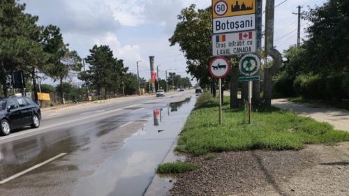 Operatorul de apă-canal din Botoșani, amendat de Garda de Mediu cu 40 de mii de lei, la o lună după o amendă identică /  ”Apele uzate fecaloid menajere erau deversate atât în Calea Națională, cât și într-un șanț”