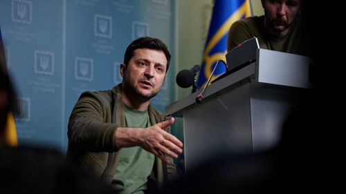 Zelenski: Rușii vor să captureze regiunea Donbas şi sudul Ucrainei / Încă nu am primit suficiente sisteme anti-rachetă din partea aliaţilor occidentali / Orban „a fost singurul din Europa care l-a susţinut deschis pe Putin”