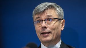 Virgil Popescu: George Simion este o trompetă a rușilor / Liderul AUR a ocupat sala de conferințe a ministerului Energiei și l-a obligat pe ministrul Popescu să amâne conferința de presă cu peste o oră, în ziua intrării în vigoare a embargoului asupra petrolului rusesc