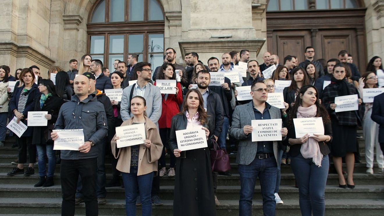 VIDEO Magistrații au protestat din nou pe treptele Palatului de Justiție din București împotriva proiectului de OUG de modificare a Codurilor penale