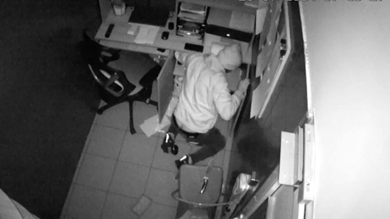 VIDEO Spargere la Restaurantul Mesopotamia din Plaza Mall: un fost angajat ar fi autorul furtului / A fost prins pe Otopeni, înainte să plece spre Sri Lanka