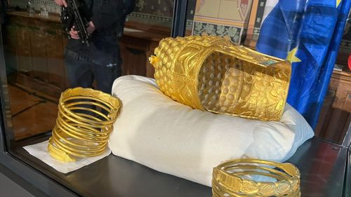 Coiful de la Coțofenești și brățările dacice vor fi readuse în țară săptămâna viitoare / Artefactele vor fi prezentate pe 21 aprilie la Muzeul Național de Istorie