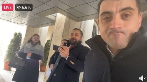 George Simion, protest la guvern împotriva certificatului verde/ Liderul AUR vrea ca românii care vin din țări aflate în zone roșii să nu mai fie carantinați