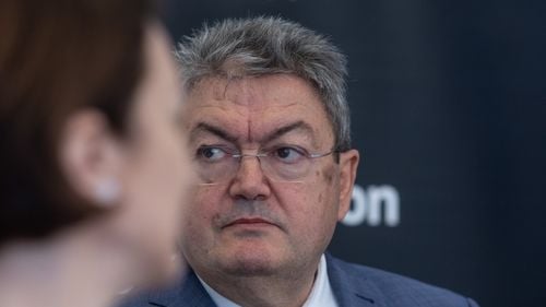 O treime dintre tineri nu ajung în clasa XII-a, deci trebuie să mergem cu Istoria comunismului la clasele VII-VIII, spune Marian Preda, rectorul Universității din București