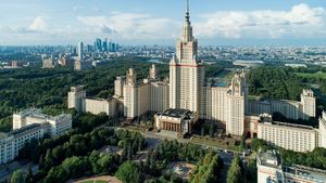 Ministerul rus de Externe: Chiar şi gândul ca între Rusia şi Ucraina să izbucnească un război este „inacceptabil” / „Este clar că tensiunile militare s-ar diminua dacă NATO şi-ar retrage forţele din ţările est-europene”