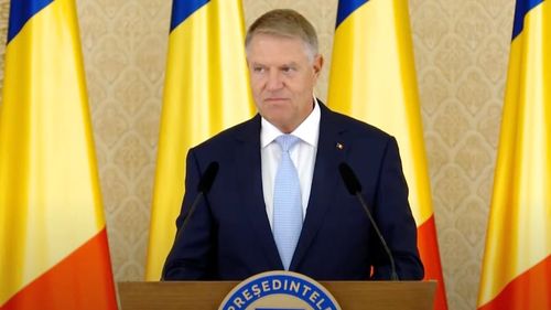 VIDEO Reacția lui Iohannis când e întrerupt de un telefon care sună în timp ce el vorbește: ”Complicat cu telefoanele, domnu' ambasador... ”