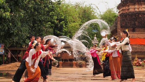 Thailanda sărbătoreşte Anul Nou cu tradiţionalul Festival al Apei