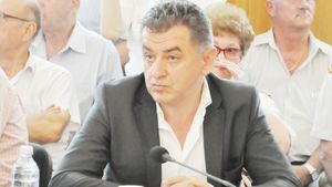 Politică pe centimetru pătrat: primarul pesedist al Piteștiului se încaieră cu parlamentarii PSD din județ pe seama străzii „Intrarea Lămâiței”