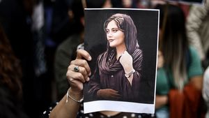 Preşedintele iranian Masoud Pezeshkian promite să împiedice Poliţia Moravurilor să ”deranjeze” femeile, la doi ani de când a murit Mahsa Amnini