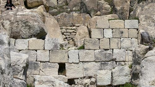 Orașul antic Perperikon din Bulgaria, comparat cu Machu Picchu din Peru
