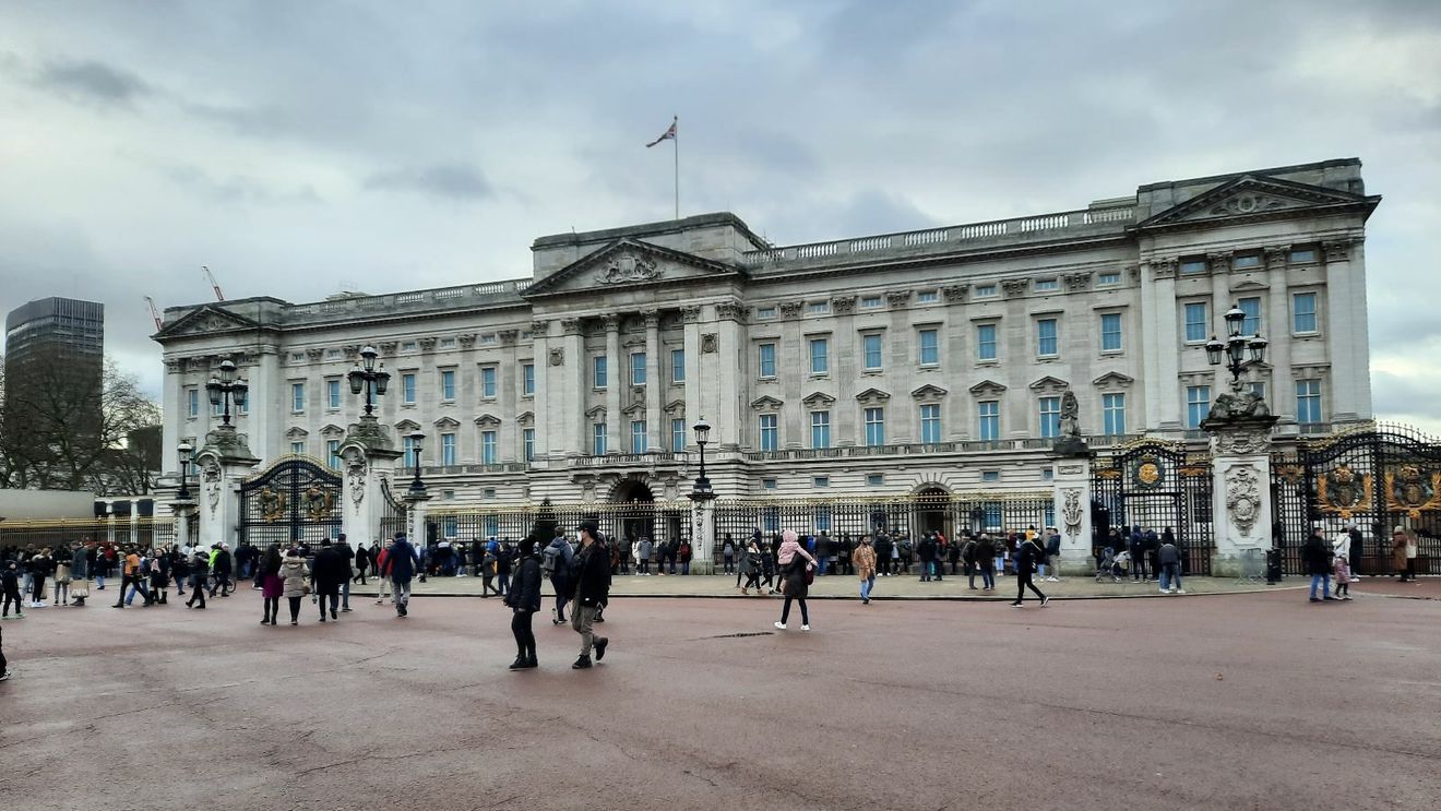Buckingham permite accesul vizitatorilor în camera care dă spre celebrul balcon al palatului