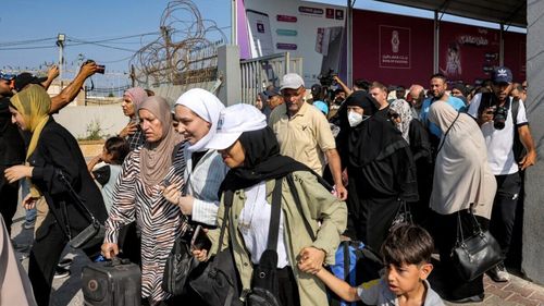 Franţa respinge drept ”inacceptabilă” deplasarea forţată a palestinienilor în Egipt şi Iordania propusă de SUA lui Trump. Qatarul îşi  reiterează susţinerea soluţiei cu două state