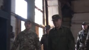 VIDEO Şeful Statului Major General al Rusiei, rară apariție în apropiere de linia frontului din Ucraina / Gherasimov, filmat în timp ce vizitează trupele ruse din regiunea Zaporojie