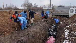 ONU susține că are "tot mai multe informații" care confirmă existența gropilor comune din Mariupol