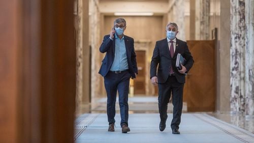 Virgil Popescu: S-a accentuat tendința de a suna parlamentarii ca să nu voteze certificatul. Primesc sute de mesaje/ Nu am văzut cum au intervenit jandarmii, dar poate nimeni nu se aștepta să se întâmple asta