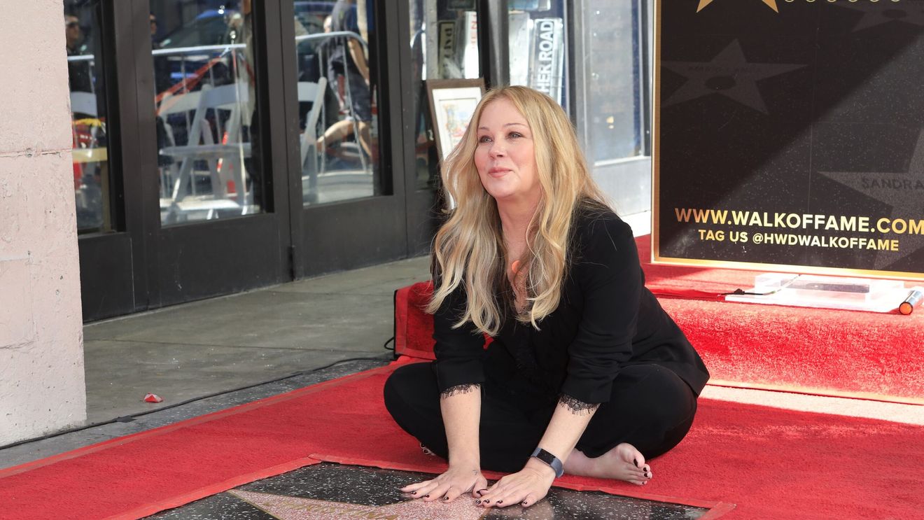 Actrița Christina Applegate dezvăluie că scleroza multiplă o obligă să petreacă cea mai mare parte a timpului imobilizată la pat