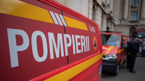 RO-Alert în Teleorman: Incendiu la remorca unui autotren încărcat cu deşeuri de titan, degajări mari de fum