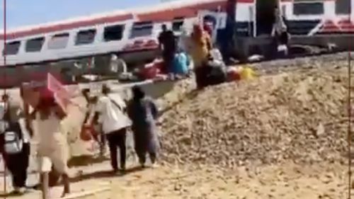 Un tren de călători a deraiat în Egipt. Cel puţin trei persoane au murit şi 94 au fost rănite