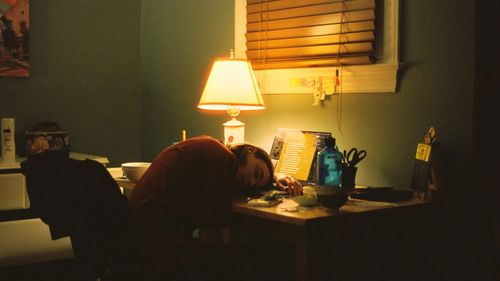 Studiu. Adolescenții dorm tot mai puțin / ”Ar trebui să îmbrățișăm o cultură a somnului, în care somnul este cu adevărat apreciat”