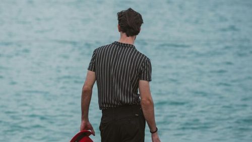 Minimalism masculin: Cum se poartă vara 2025
