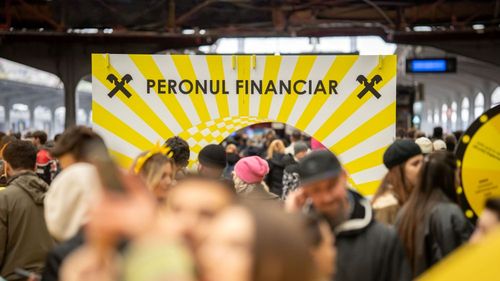 Mii de români au primit sfaturi financiare la Peronul Financiar, înainte de plecarea în mini-vacanța de 1 Mai