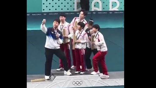 Jocurile Olimpice: Selfie pe podium al jucătorilor de tenis de masă nord-coreeni şi sud-coreeni, deși țările lor se află în război