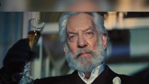 Noul roman din seria ”Jocurile foamei”, un prequel al trilogiei originale, dezvăluie originile personajului negativ