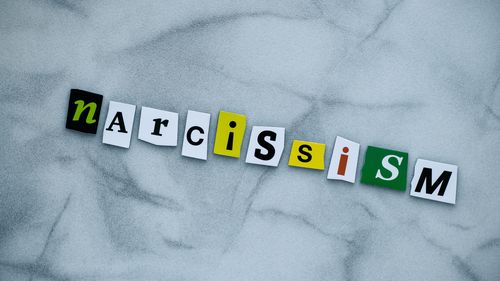 Cum am ajuns să numim „narcisism” aproape orice comportament dificil