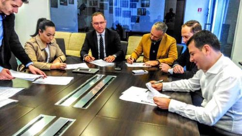 Demisie colectivă din Pro România: Daniel Constantin și Sorin Câmpeanu părăsesc partidul condus de Ponta alături de mai mulți parlamentari și lideri de organizații județene. Ei acuză că doctrina și idealurile partidului au fost deturnate